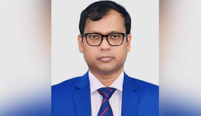 https://www.daily-bangladeshmirror.com/post/sahjalal-majare-nij-thbil-theke-5-lakh-taka-diye-gelen-sabek-disi